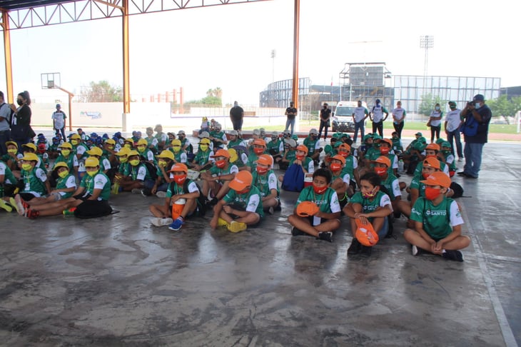 Niños monclovenses participan en clausura de Cursos de Verano 