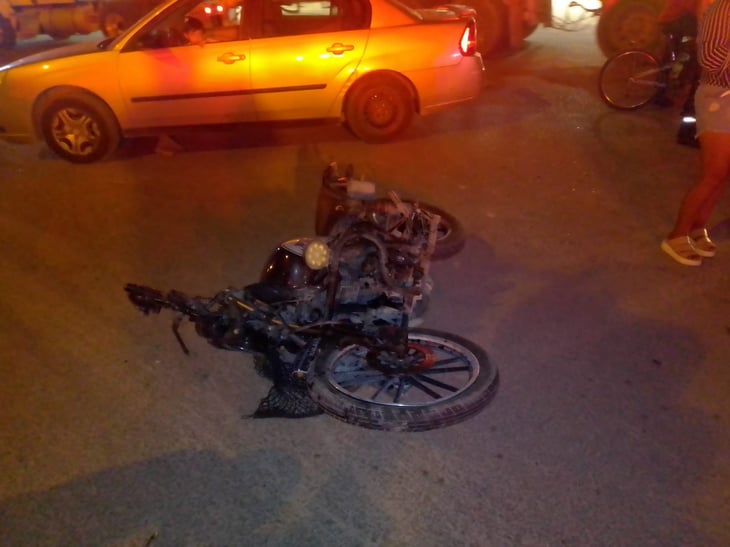 Se registra un fuerte accidente entre motociclistas en Frontera 