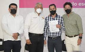 Otorgan 703 plazas a maestros en Sinaloa