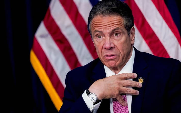 El gobernador de NY, renuncia tras ser denunciado por acoso sexual