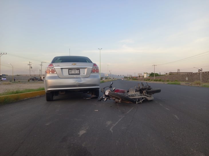 Automovilista derriba a motociclista sobre el libramiento CSG en Frontera  