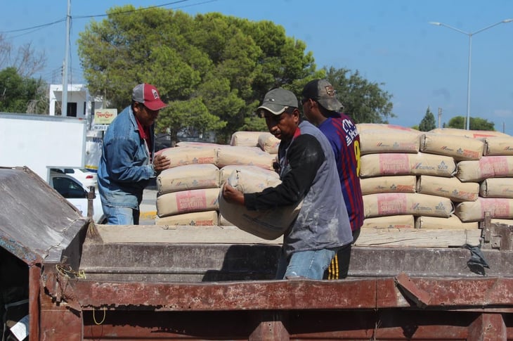 Desarrollo Social realiza la quinta entrega de cemento subsidiado 
