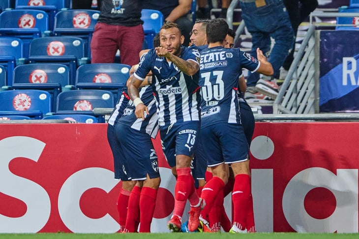Monterrey aventaja al Cruz Azul 1-0