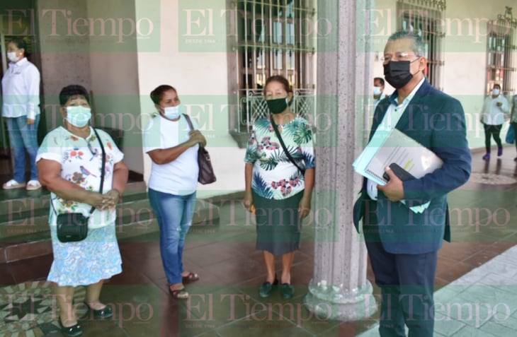 4 mujeres reclaman pensión de viudez y finiquito de sus esposos  al ayuntamiento de Frontera