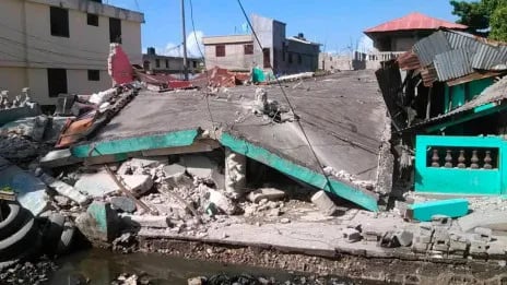 Suben a 304 los muertos por el terremoto en Haití