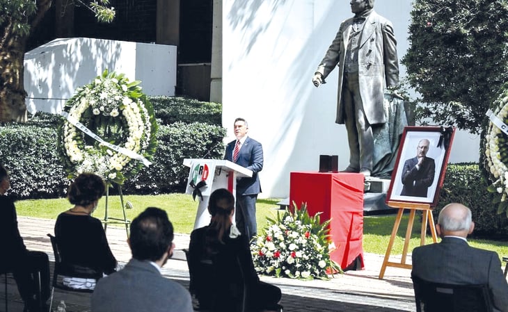 PRI realiza homenaje póstumo a René Juárez Cisneros en sede nacional