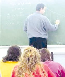 El gobierno de NL no arriesgará a maestros con clases presenciales