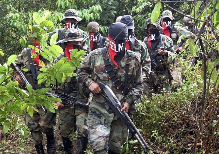 Más de 1,200 personas desplazadas por combates en el oeste de Colombia