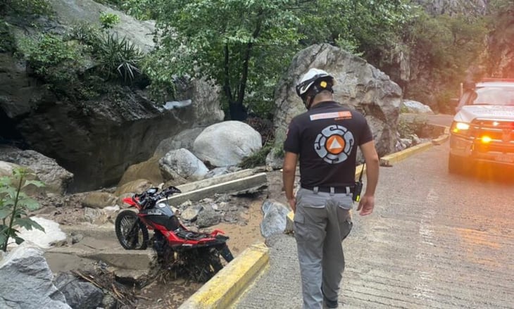 Motociclistas mueren arrastrados por el agua en Santiago