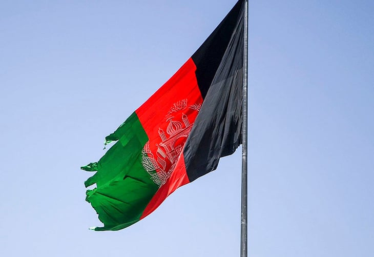 Los talibanes reprimen una masiva manifestación a favor de la Bandera Afgana