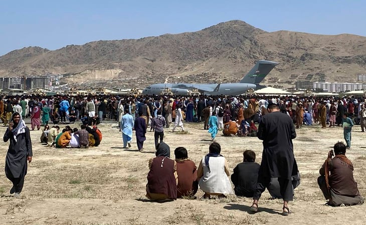 Avión perseguido reflejo de la desesperación y terror a los talibanes