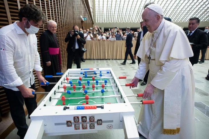 El Papa Francisco jugó futbolito después de la Audiencia General