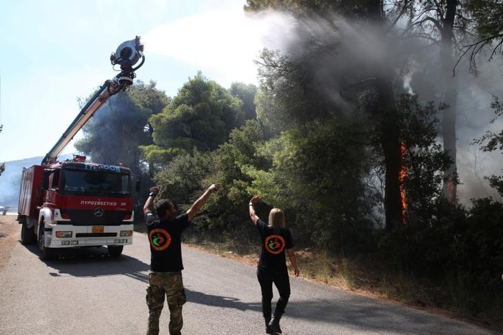 En su quinto día mejora la imagen del incendio al Noroeste de Atenas