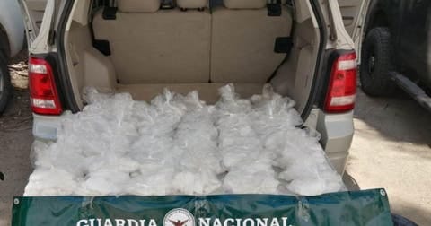 Guardia Nacional asegura más de 30 kilos de 'cristal' a conductor en Mazatlán