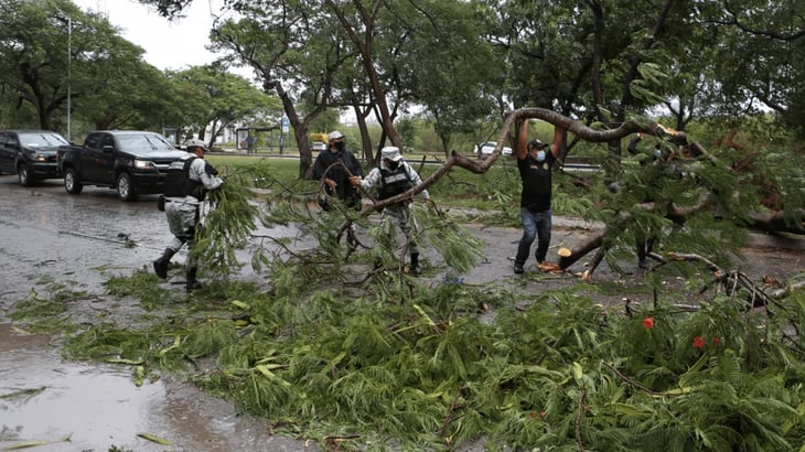 Grace se degrada a tormenta tropical y provoca fuertes lluvias en su paso por México