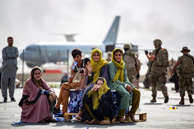 España evacúa a otras 177 personas de Kabul en dos aviones