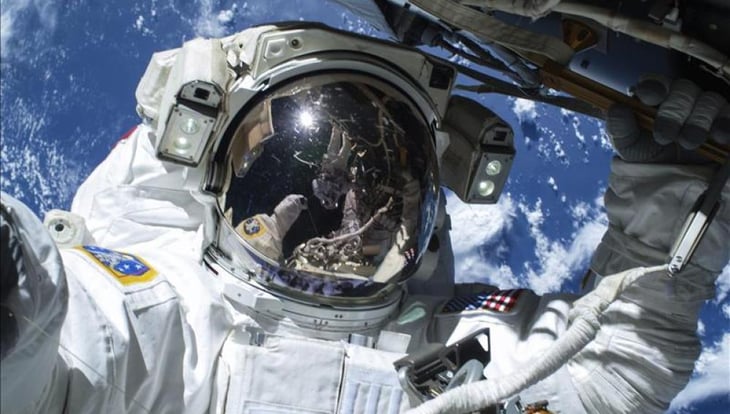 La NASA pospone caminata espacial en a EEI por enfermedad de astronauta