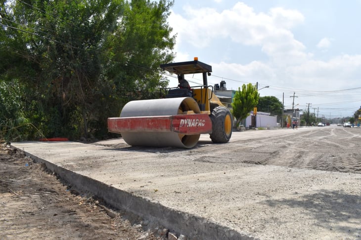 Autoridades de Frontera inspeccionan obras de la calle Almadén