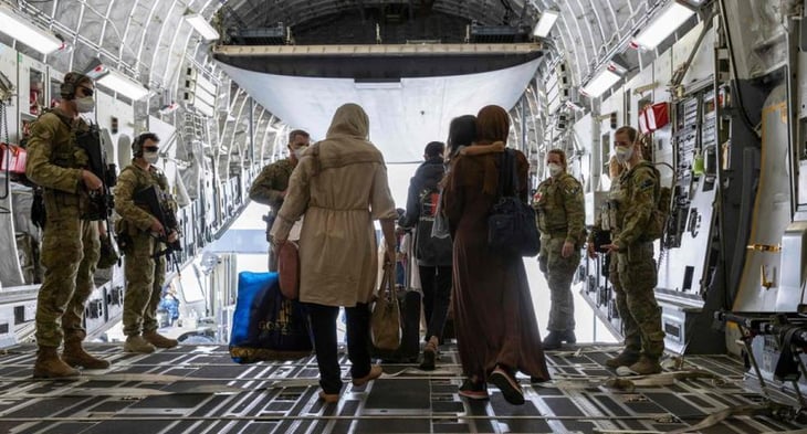 Australia consigue evacuar a 650 personas más de Afganistán