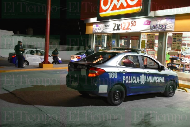 Intentan asaltar tienda de conveniencia y aseguran a taxi en Monclova 