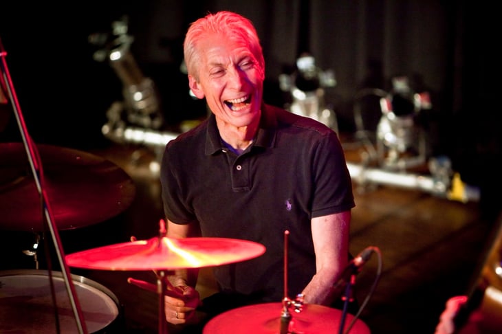 Muere Charlie Watts, baterista de los Rolling Stones, a los 80 años