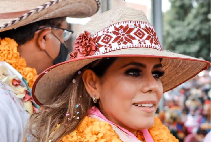 Evelyn Salgado y su papá se divierten en cuatrimoto en Guerrero