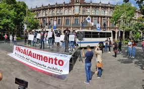 Marchan estudiantes de Morelos contra ajuste a tarifa del Morelos