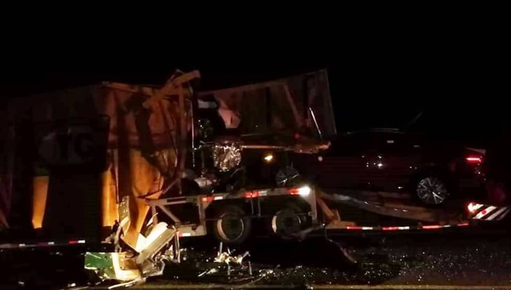 Mueren cuatro personas tras choque entre autobús y tráiler en San Luis Río Colorado, Sonora