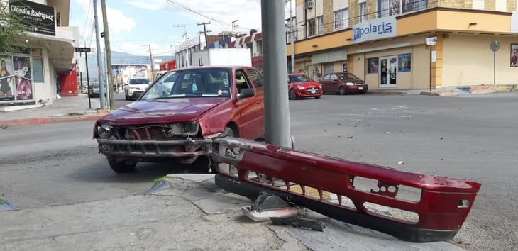 Dos vehículos protagonizan fuerte accidente en Monclova