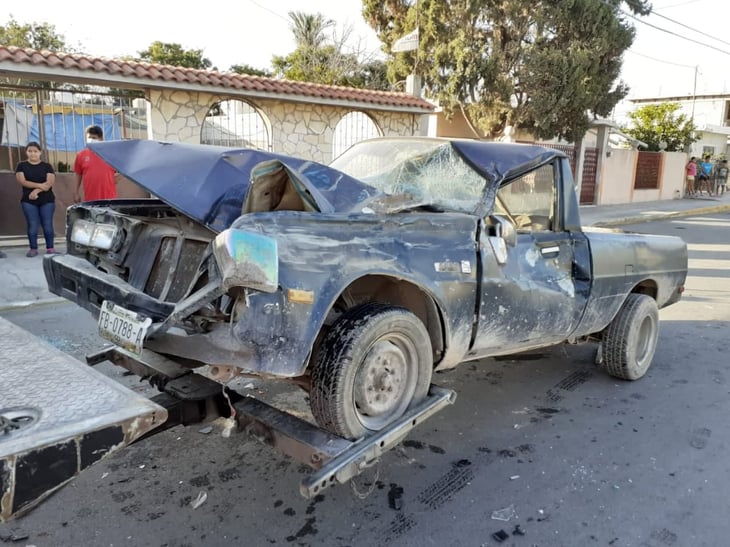 Una carambola de tres automóviles en Frontera arrojó cuantiosos daños materiales