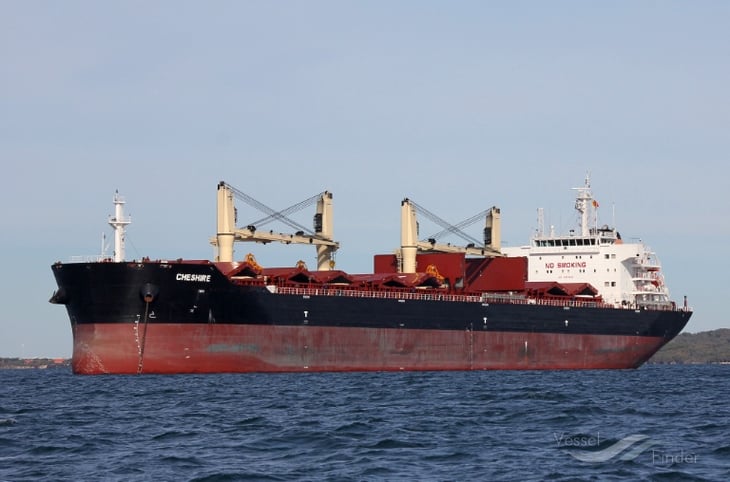 Rescatan a los 16 tripulantes de un carguero togolés hundido en Grecia