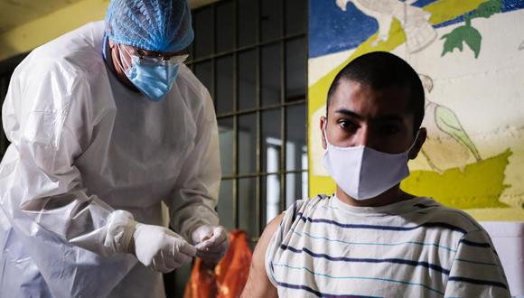 Vacunan contra COVID-19 a toda la población penitenciaria de Tamaulipas