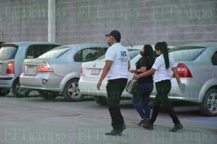 Elementos de la AIC detienen a mujer por robar dentro de un centro comercial de Monclova 