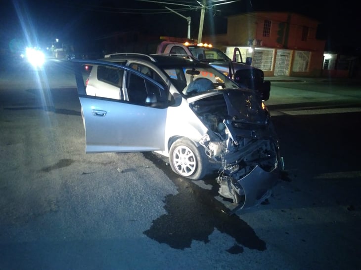 Camioneta de la PAR participa en fuerte accidente vehicular en Frontera