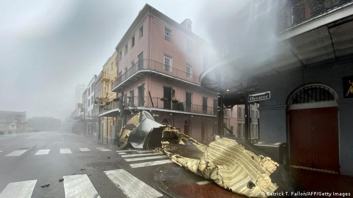 Al menos un muerto por el huracán 'Ida' que deja a oscuras Nueva Orleans