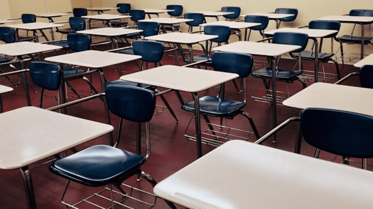 Distrito escolar en Texas cierra tras muerte de 2 profesores por COVID-19