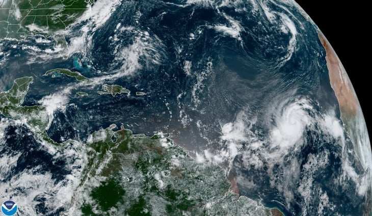 Aumenta potencia y tamaño del huracán Larry, pero aún sin amenazas a tierra