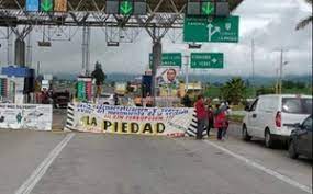 El CNTE bloquea ahora, seis casetas en Michoacán