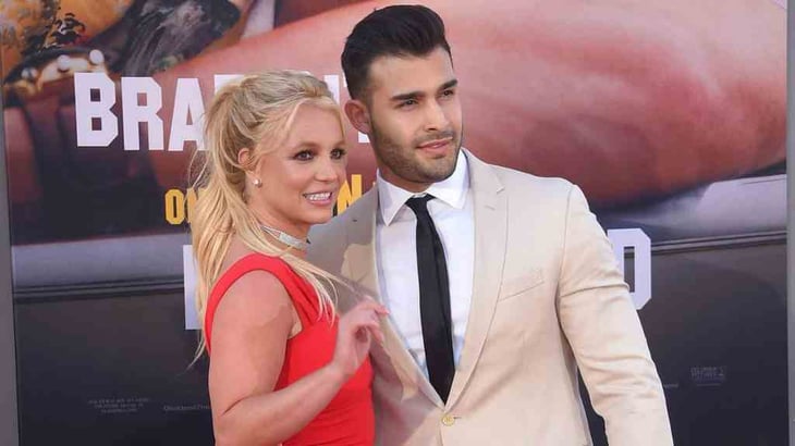 Novio de Britney Spears es captado buscando anillo de compromiso