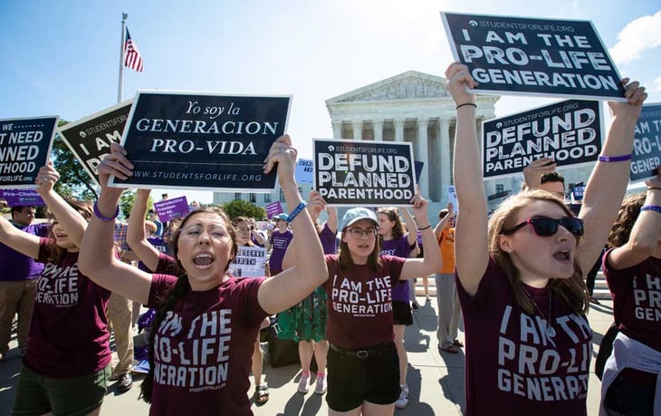 La ley de aborto causa confusión a medida que entra en vigor en Texas