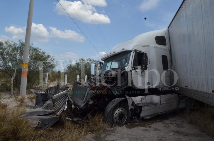 Choque múltiple en la carretera 53 de Monclova – Monterrey deja dos personas lesionadas