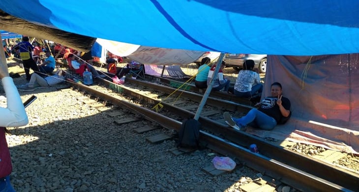 El CCE pide a AMLO frenar bloqueo de vías férreas en Michoacán