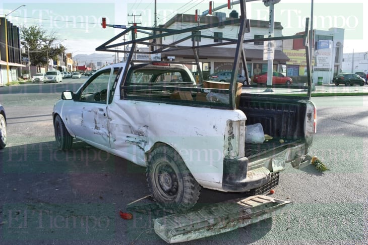 Choque de dos camionetas en Monclova deja a dos personas lesionadas 