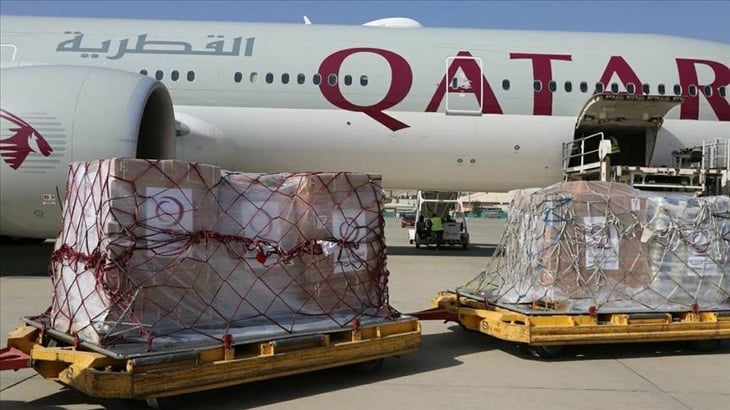 Emiratos Árabes  mandó cinco aviones con alimentos y suministros médicos a Afganistán