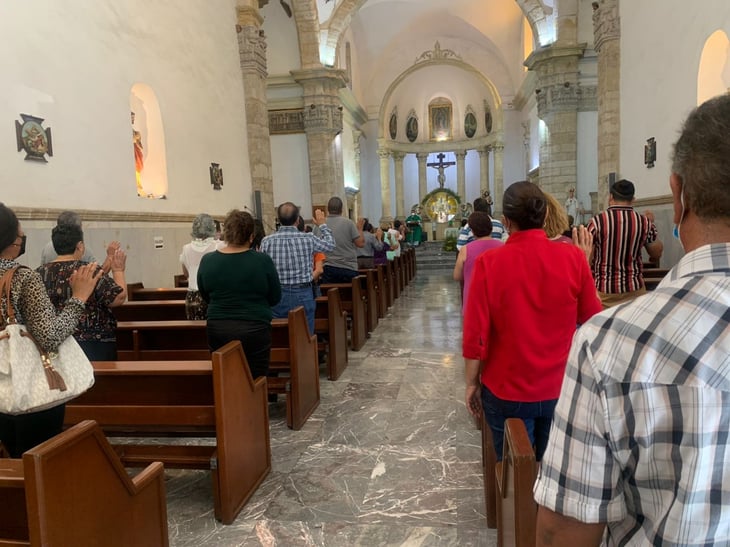 Iglesia: 'En misa somos unos, pero en la calle somos otros'