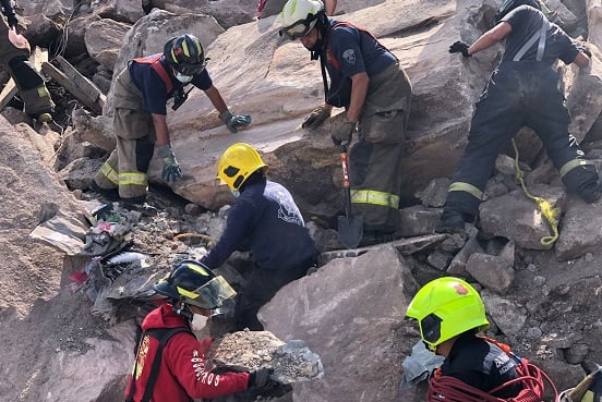Rescatan cuerpo de menor en zona colapsada en el Cerro del Chiquihuite