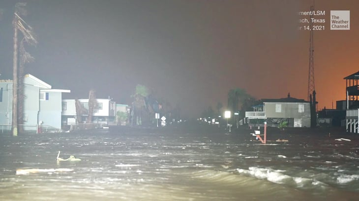 ‘Nicholas’ deja hogares sin luz e inundaciones mortales en Texas