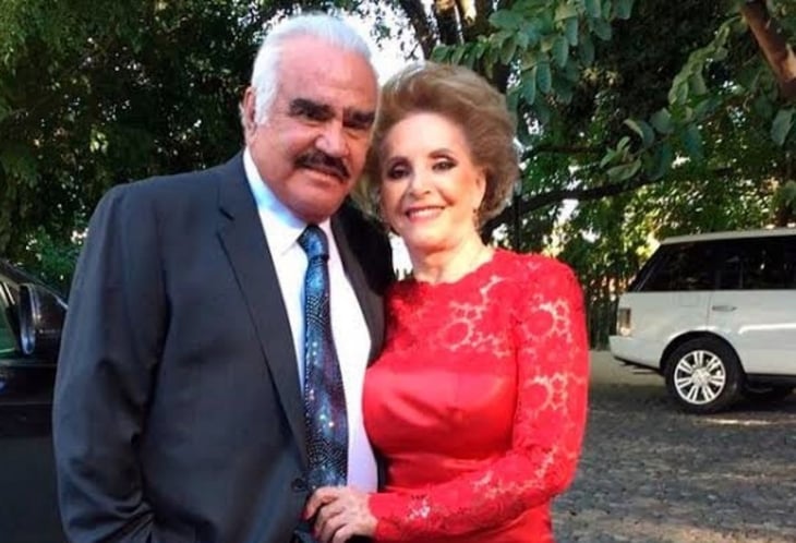 La esposa de Vicente Fernández se encuentra hospitalizada