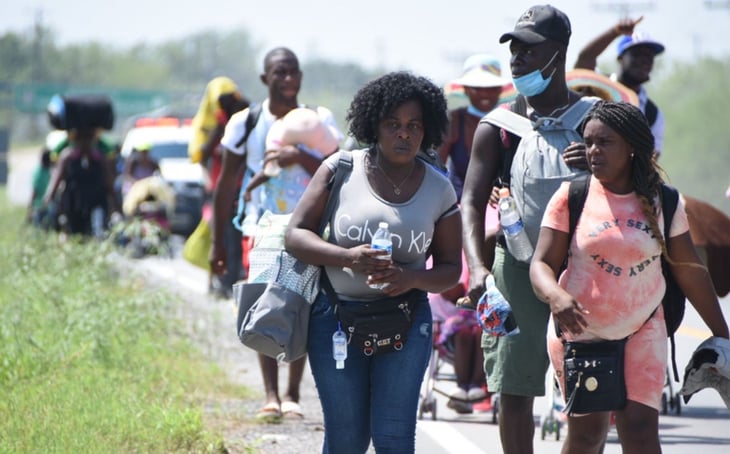 Caravana de haitianos reanudan su viaje rumbo a Texas