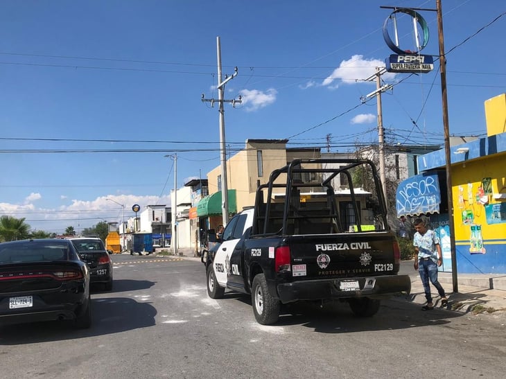 Policías persiguen a hombres armados en Apodaca